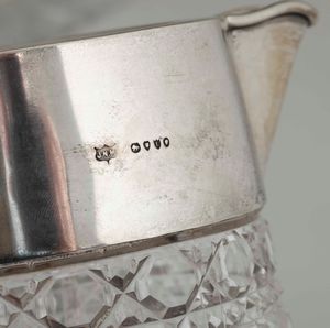 Bottiglia e brocca in vetro molato e argento, manifatture diverse del XX secolo  - Asta Argenti - Associazione Nazionale - Case d'Asta italiane