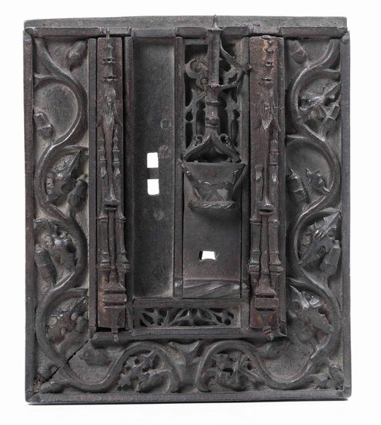 Antica serratura in ferro cesellato a motivi vegetali  - Asta Scultura - Associazione Nazionale - Case d'Asta italiane