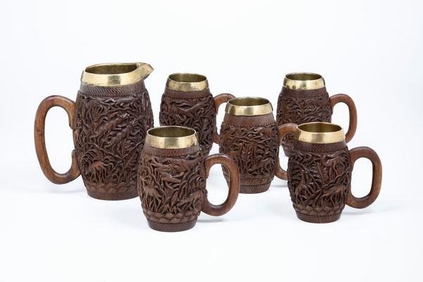 Sei tra brocche e boccali in legno intagliato e metallo dorato XIX-XX secolo  - Asta Scultura - Associazione Nazionale - Case d'Asta italiane