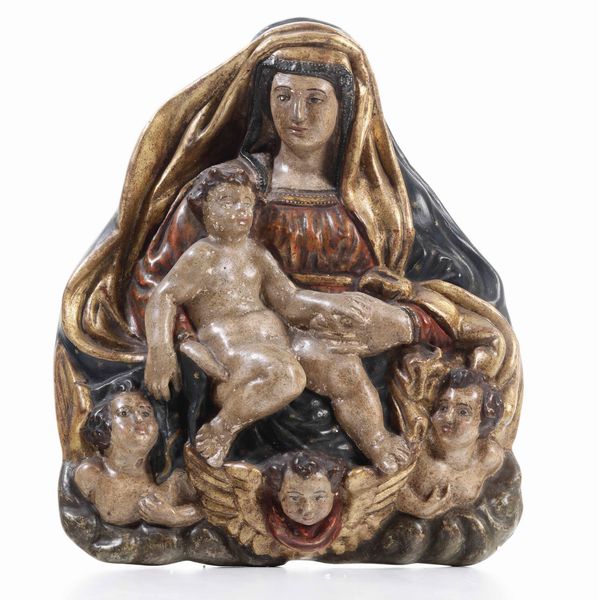 Gruppo raffigurante Madonna con Bambino e angeli. Papier-mach� dipinto e legno. Probabile XX secolo  - Asta Scultura - Associazione Nazionale - Case d'Asta italiane