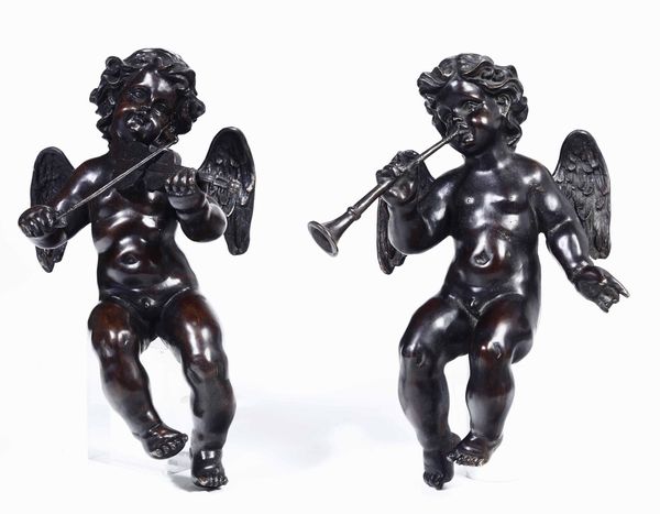 Coppia di putti musicanti Bronzo patinato  Fonditore del XVIII-XIX secolo  - Asta Scultura - Associazione Nazionale - Case d'Asta italiane