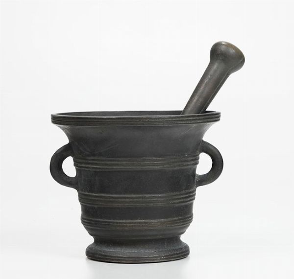 Mortaio in bronzo con pestello, Monte Farmaco  - Asta Scultura - Associazione Nazionale - Case d'Asta italiane