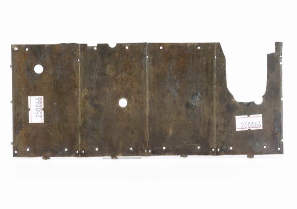Lamina in bronzo ageminato incisa in quattro segmenti con figure probabilmente di stampo sacro. Inizi XV secolo  - Asta Scultura - Associazione Nazionale - Case d'Asta italiane