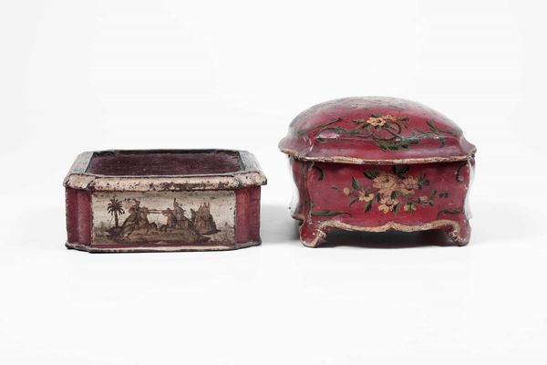 Due scatole diverse in legno laccato. XIX secolo  - Asta Scultura - Associazione Nazionale - Case d'Asta italiane