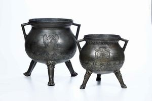 Collezione di 5 calderoni in bronzo, dimensioni e decori diversi. Russia, Mosca XIX secolo  - Asta Scultura - Associazione Nazionale - Case d'Asta italiane