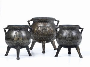 Collezione di 5 calderoni in bronzo, dimensioni e decori diversi. Russia, Mosca XIX secolo  - Asta Scultura - Associazione Nazionale - Case d'Asta italiane