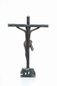 Crocifisso in legno policromo. Spagna XVII-XVIII secolo  - Asta Scultura - Associazione Nazionale - Case d'Asta italiane