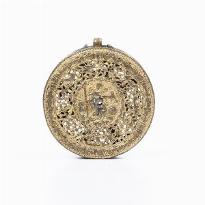 Scatola in bronzo dorato, inciso e traforato. XVI-XVII secolo  - Asta Scultura - Associazione Nazionale - Case d'Asta italiane
