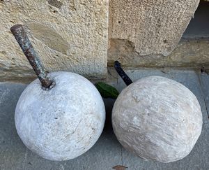 Coppia di antiche sfere in marmo  - Asta Scultura - Associazione Nazionale - Case d'Asta italiane