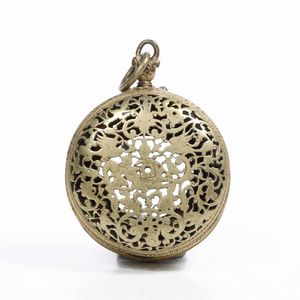 Cassa portaorologio a pendente in metallo dorato e traforato. XVI-XVII secolo  - Asta Scultura - Associazione Nazionale - Case d'Asta italiane