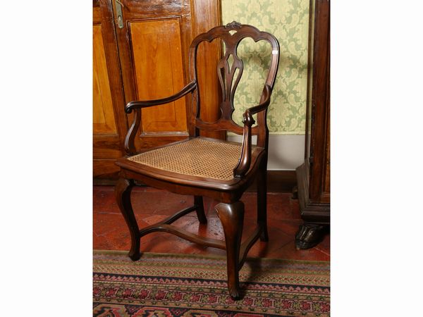 Poltroncina in noce  - Asta Arredi e dipinti da un antico palazzo marchigiano - Associazione Nazionale - Case d'Asta italiane