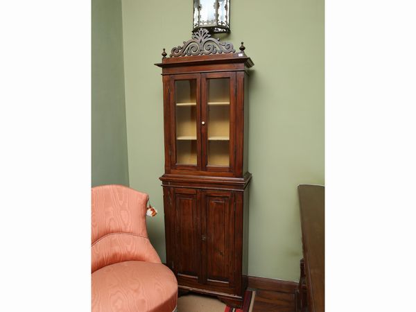 Vetrinetta a due corpi in legno tenero  - Asta Arredi e dipinti da un antico palazzo marchigiano - Associazione Nazionale - Case d'Asta italiane