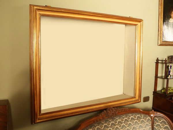 Cornice modanata in legno dorato  - Asta Arredi e dipinti da un antico palazzo marchigiano - Associazione Nazionale - Case d'Asta italiane