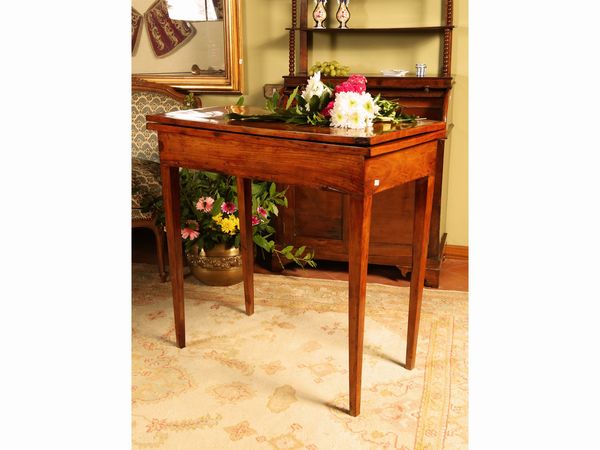 Tavolino da gioco impiallacciato in ciliegio  - Asta Arredi e dipinti da un antico palazzo marchigiano - Associazione Nazionale - Case d'Asta italiane