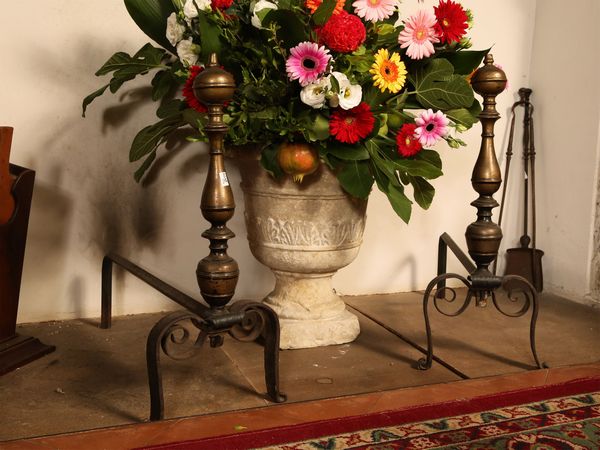 Coppia di alari in bronzo e ferro battuto  - Asta Arredi e dipinti da un antico palazzo marchigiano - Associazione Nazionale - Case d'Asta italiane
