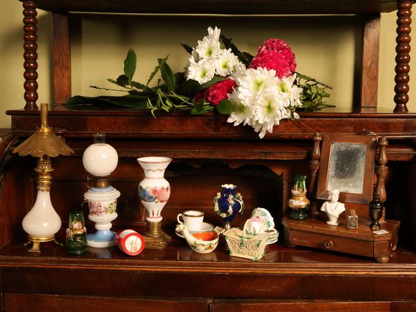 Lotto di curiosit� in miniatura per bambole  - Asta Arredi e dipinti da un antico palazzo marchigiano - Associazione Nazionale - Case d'Asta italiane