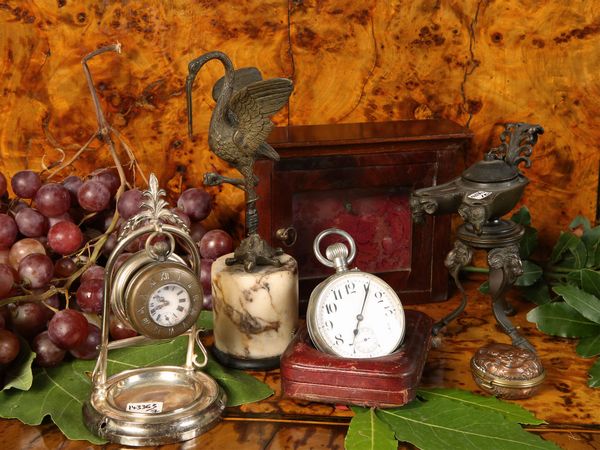 Lotto di curiosit  - Asta Arredi e dipinti da un antico palazzo marchigiano - Associazione Nazionale - Case d'Asta italiane