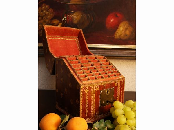 Scrigno portaposate  - Asta Arredi e dipinti da un antico palazzo marchigiano - Associazione Nazionale - Case d'Asta italiane