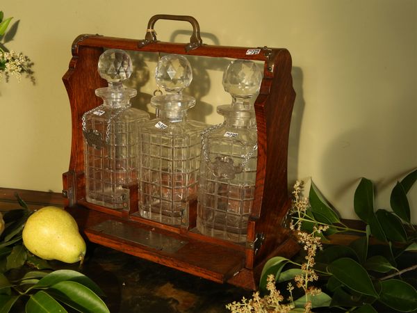 Tantalus in rovere  - Asta Arredi e dipinti da un antico palazzo marchigiano - Associazione Nazionale - Case d'Asta italiane