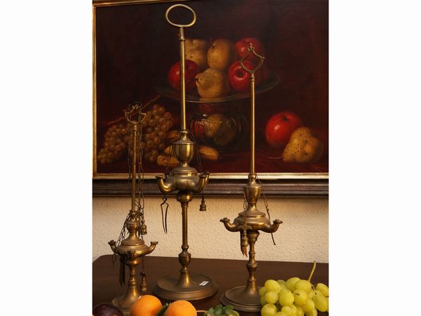 Tre lucerne fiorentine in ottone  - Asta Arredi e dipinti da un antico palazzo marchigiano - Associazione Nazionale - Case d'Asta italiane