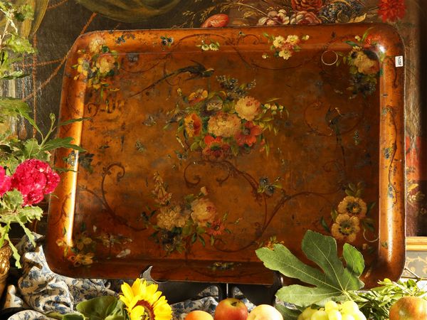 Grande vassoio in tole  - Asta Arredi e dipinti da un antico palazzo marchigiano - Associazione Nazionale - Case d'Asta italiane