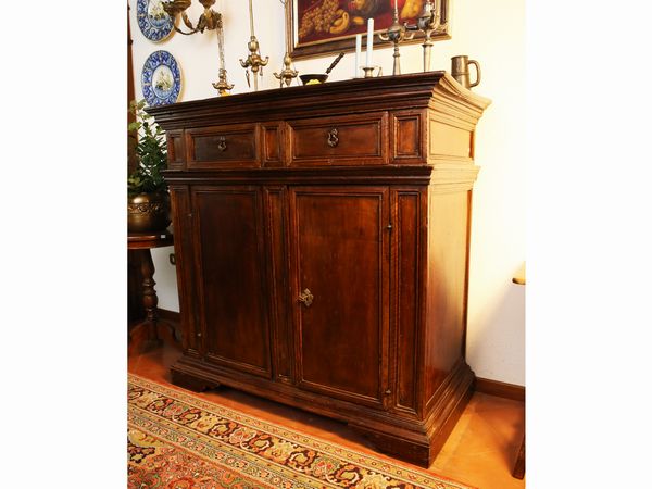 Credenza in noce  - Asta Arredi e dipinti da un antico palazzo marchigiano - Associazione Nazionale - Case d'Asta italiane