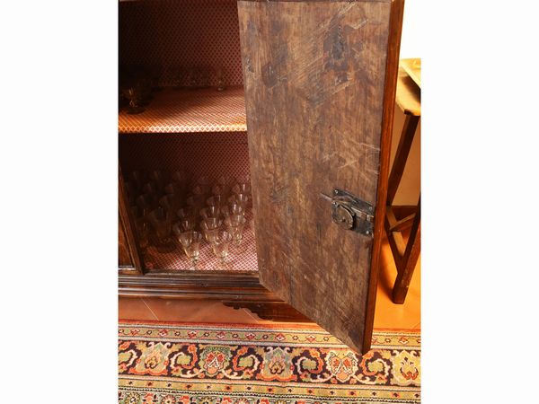 Credenza in noce  - Asta Arredi e dipinti da un antico palazzo marchigiano - Associazione Nazionale - Case d'Asta italiane