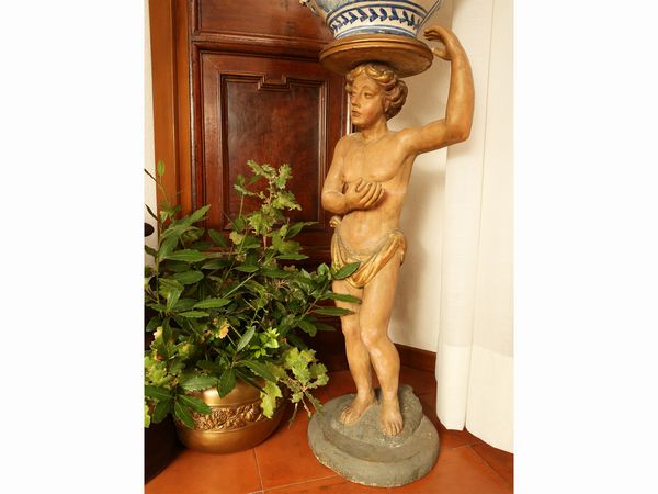 Figura portacero in legno intagliato  - Asta Arredi e dipinti da un antico palazzo marchigiano - Associazione Nazionale - Case d'Asta italiane