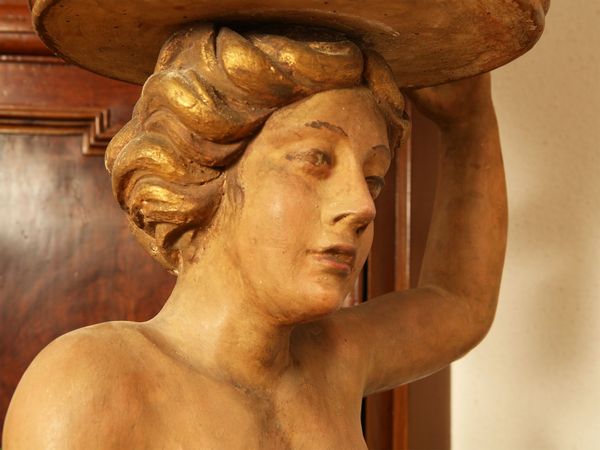 Figura portacero in legno intagliato  - Asta Arredi e dipinti da un antico palazzo marchigiano - Associazione Nazionale - Case d'Asta italiane