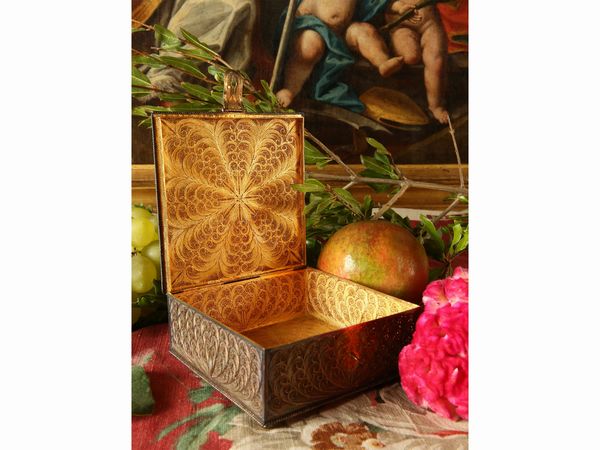 Cofanetto in filigrana di argento sterling vermeil  - Asta Arredi e dipinti da un antico palazzo marchigiano - Associazione Nazionale - Case d'Asta italiane