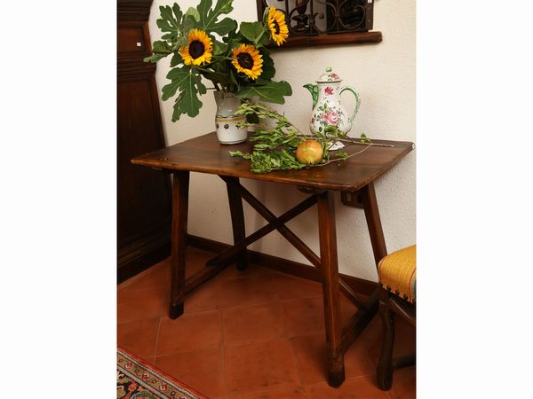 Tavolino rustico in noce e rovere  - Asta Arredi e dipinti da un antico palazzo marchigiano - Associazione Nazionale - Case d'Asta italiane