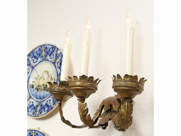 Coppia di applique in tole dorata  - Asta Arredi e dipinti da un antico palazzo marchigiano - Associazione Nazionale - Case d'Asta italiane