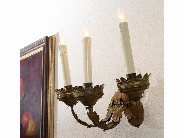 Coppia di applique in tole dorata  - Asta Arredi e dipinti da un antico palazzo marchigiano - Associazione Nazionale - Case d'Asta italiane