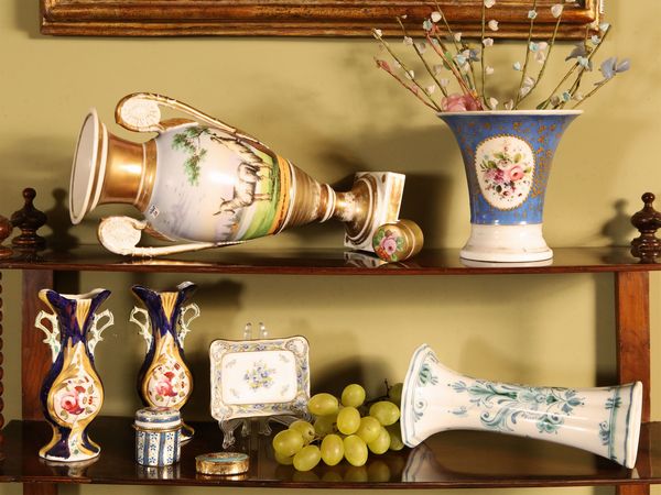 Lotto di curiosit� in porcellana  - Asta Arredi e dipinti da un antico palazzo marchigiano - Associazione Nazionale - Case d'Asta italiane