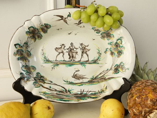 Cestino ovale in maiolica  - Asta Arredi e dipinti da un antico palazzo marchigiano - Associazione Nazionale - Case d'Asta italiane