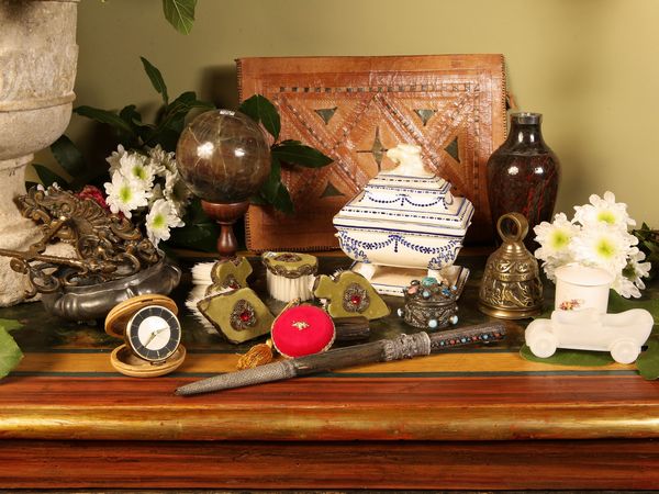 Miscellanea di curiosit� d'epoca  - Asta Arredi e dipinti da un antico palazzo marchigiano - Associazione Nazionale - Case d'Asta italiane