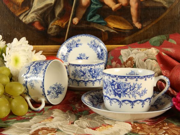 Serie di dodici tazzine da caff� in terraglia  - Asta Arredi e dipinti da un antico palazzo marchigiano - Associazione Nazionale - Case d'Asta italiane