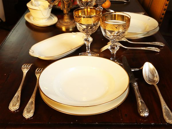 Servizio di piatti in porcellana Bavaria  - Asta Arredi e dipinti da un antico palazzo marchigiano - Associazione Nazionale - Case d'Asta italiane