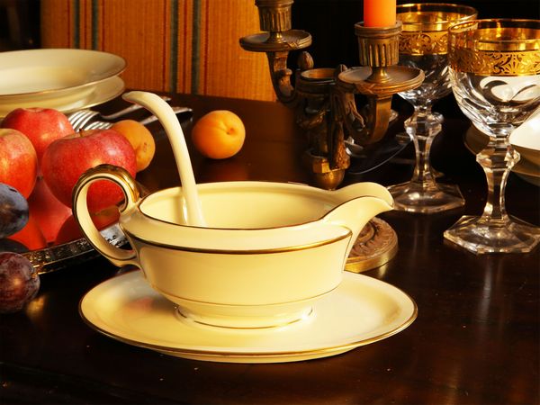 Servizio di piatti in porcellana Bavaria  - Asta Arredi e dipinti da un antico palazzo marchigiano - Associazione Nazionale - Case d'Asta italiane