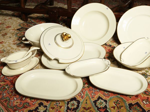 Servizio di piatti in porcellana Bavaria  - Asta Arredi e dipinti da un antico palazzo marchigiano - Associazione Nazionale - Case d'Asta italiane