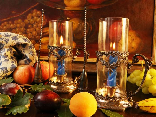 Coppia di bugie per apparecchiature all'aperto in metallo argentato  - Asta Arredi e dipinti da un antico palazzo marchigiano - Associazione Nazionale - Case d'Asta italiane