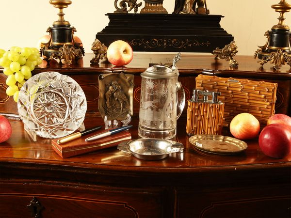 Lotto di curiosit� d'epoca  - Asta Arredi e dipinti da un antico palazzo marchigiano - Associazione Nazionale - Case d'Asta italiane