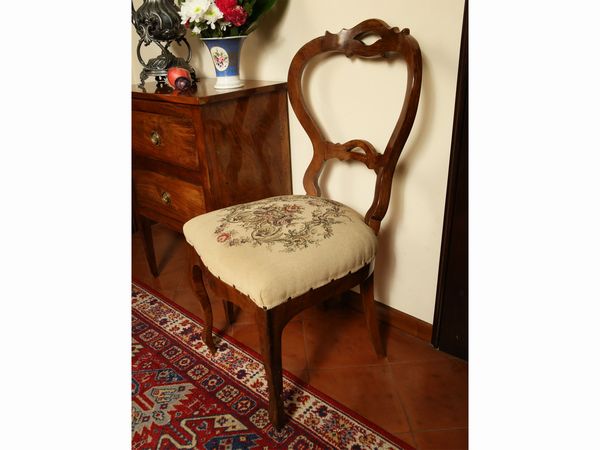 Serie di quattro sedie in noce  - Asta Arredi e dipinti da un antico palazzo marchigiano - Associazione Nazionale - Case d'Asta italiane