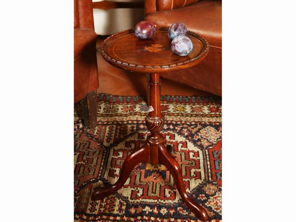 Due complementi di arredo  - Asta Arredi e dipinti da un antico palazzo marchigiano - Associazione Nazionale - Case d'Asta italiane