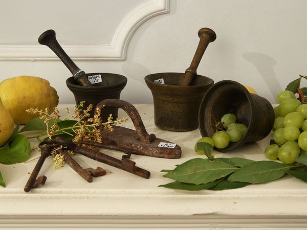 Lotto di curiosit� d'epoca  - Asta Arredi e dipinti da un antico palazzo marchigiano - Associazione Nazionale - Case d'Asta italiane