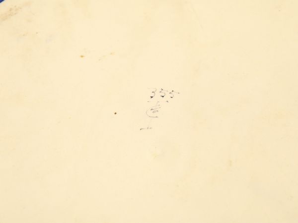 Due piatti in terracotta invetriata, Fanciullacci e La Fratteggiana  - Asta Arredi e dipinti da un antico palazzo marchigiano - Associazione Nazionale - Case d'Asta italiane