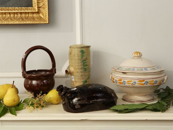 Lotto di curiosit�  popolari in terracotta smaltata  - Asta Arredi e dipinti da un antico palazzo marchigiano - Associazione Nazionale - Case d'Asta italiane