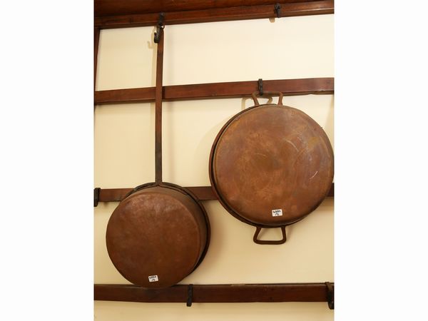 Due pentole in rame  - Asta Arredi e dipinti da un antico palazzo marchigiano - Associazione Nazionale - Case d'Asta italiane