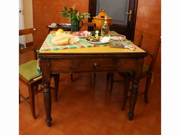 Tavolo da pranzo in legno tenero  - Asta Arredi e dipinti da un antico palazzo marchigiano - Associazione Nazionale - Case d'Asta italiane