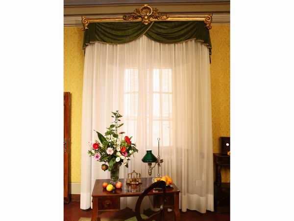 Mantovana in legno intagliato e dorato  - Asta Arredi e dipinti da un antico palazzo marchigiano - Associazione Nazionale - Case d'Asta italiane